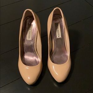 Steve Madden: Nude Patten Leather Pump Size: 7.5